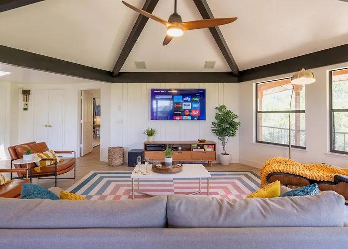 Secluded Mtn Top Family Haven W/Views Spa & Arcade